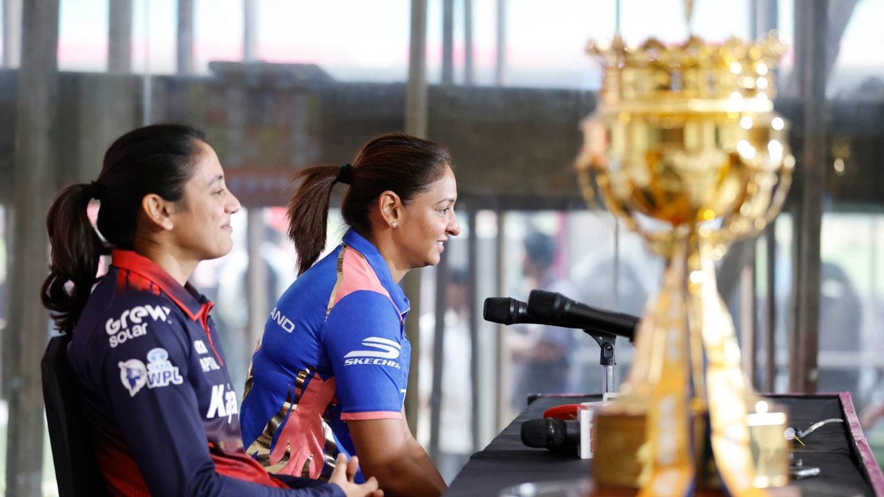 નિયમનોની વાત કરીએ તો એક ટીમની પ્લેઈંગ ઈલેવનમાં વધારેમાં વધારે 4 વિદેશી ખેલાડીઓ રહી શકશે. કોઈ ટીમ અસોસિએટ દેશના ખેલાડીને પ્લેઈંગ 11માં સામેલ કરે છે તો તેની પાસે 5 વિદેશી ખેલાડીઓને રમાડવાની સુવિધા પણ રહે છે.