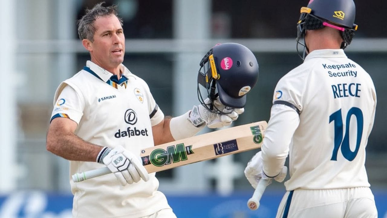 ઈટલીએ આઈસીસી ટી20 વર્લ્ડકપ 2026 માટે ટીમની જાહેરાત કરી છે. ટીમનો કેપ્ટન વેન લી મેડસન હશે.42 વર્ષનો મેડસેન 2023માં ઈટલી માટે 4 ટી20 ઈન્ટરનેશનલ મેચ રમી ચૂક્યો છે.