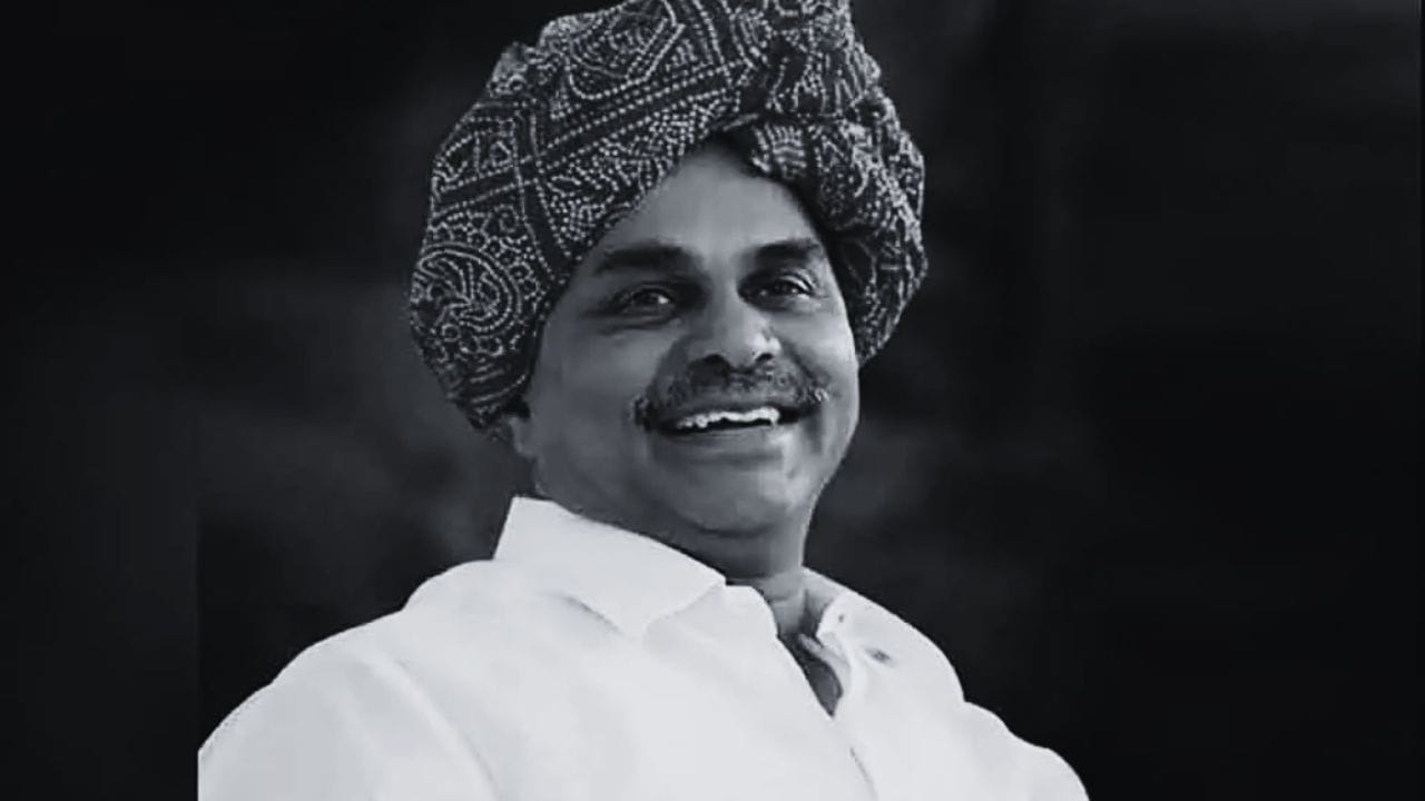 વાય.એસ. રાજશેખર રેડ્ડી : આંધ્ર પ્રદેશના તત્કાલીન મુખ્યમંત્રી વાય.એસ.આર. તરીકે ઓળખાતા વાય.એસ. રાજશેખર રેડ્ડીનું 2 સપ્ટેમ્બર 2009ના રોજ હેલિકોપ્ટર દુર્ઘટનામાં મૃત્યુ થયું હતું. તેમની અચાનક વિદાયથી રાજ્યમાં શોકની લહેર ફરી વળી હતી.