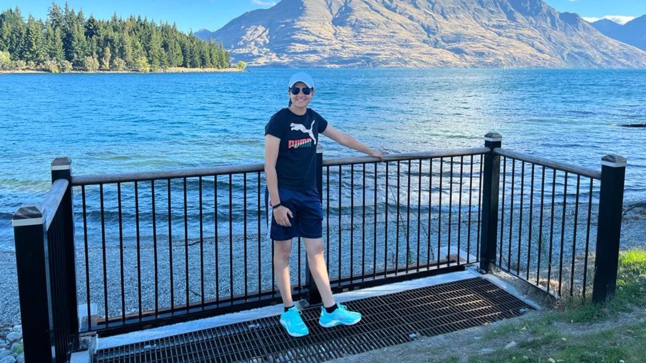 યાસ્તિકા ભાટિયા પહેલી સીઝનથી આ લીગનો ભાગ હતી. શરુઆતના 3 વર્ષ સુધી તે મુંબઈની ટીમનો ભાગ હતી. જેમણે 2 વખત ખિતાબ જીત્યો હતો પરંતુ ગત્ત સીઝન તેની ખાસ રહી નથી. જેના કારણે મુંબઈ ઈન્ડિયન્સન ટીમે તેને રિલીઝ કરી હતી.