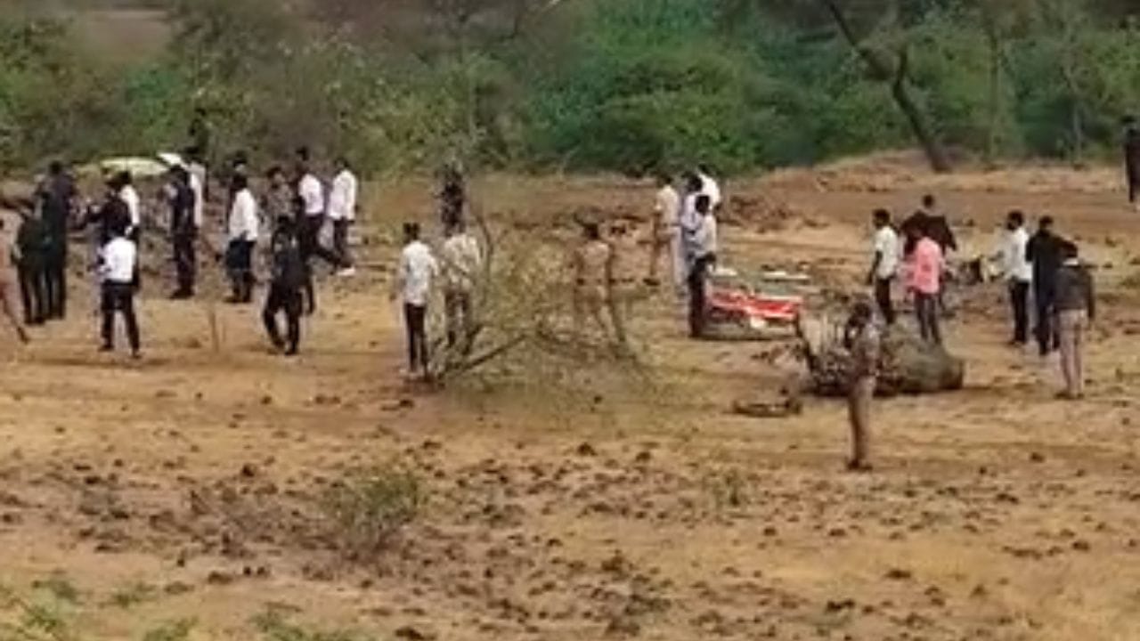 અજિત પવાર આજે સવારે મુંબઈથી ખાસ ફ્લાઇટમાં બારામતી જવા રવાના થયા હતા, જ્યાં તેઓ જિલ્લા પરિષદની ચૂંટણી માટે પ્રચાર રેલીઓ કરી રહ્યા હતા.

