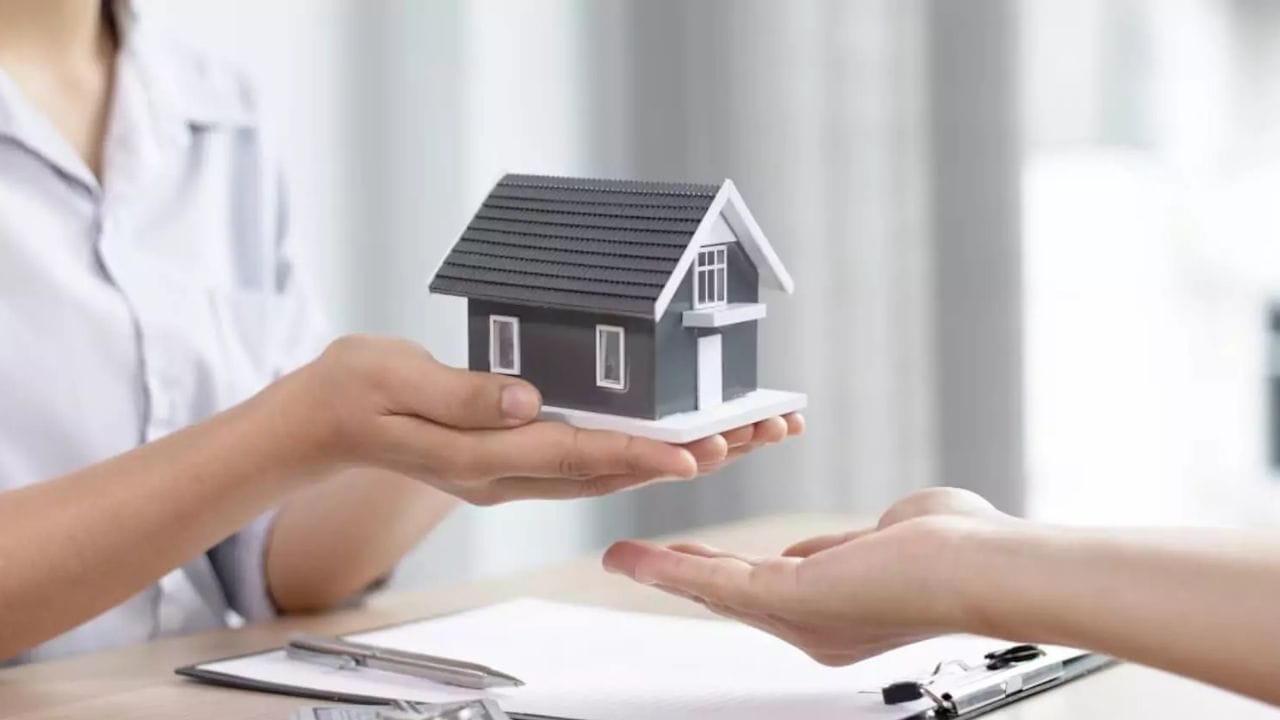 આજના સમયમાં, મેટ્રો શહેરોમાં ₹4.5 મિલિયનમાં યોગ્ય ઘર શોધવું લગભગ અશક્ય છે. તેથી, CREDAI એ માંગ કરી છે કે આ ₹4.5 મિલિયનની મર્યાદા સંપૂર્ણપણે દૂર કરવામાં આવે. વધુમાં, મેટ્રો શહેરોમાં કાર્પેટ એરિયા મર્યાદા વધારીને 90 ચોરસ મીટર અને નોન-મેટ્રો શહેરોમાં 120 ચોરસ મીટર કરવાનો પ્રસ્તાવ મૂકવામાં આવ્યો છે. 