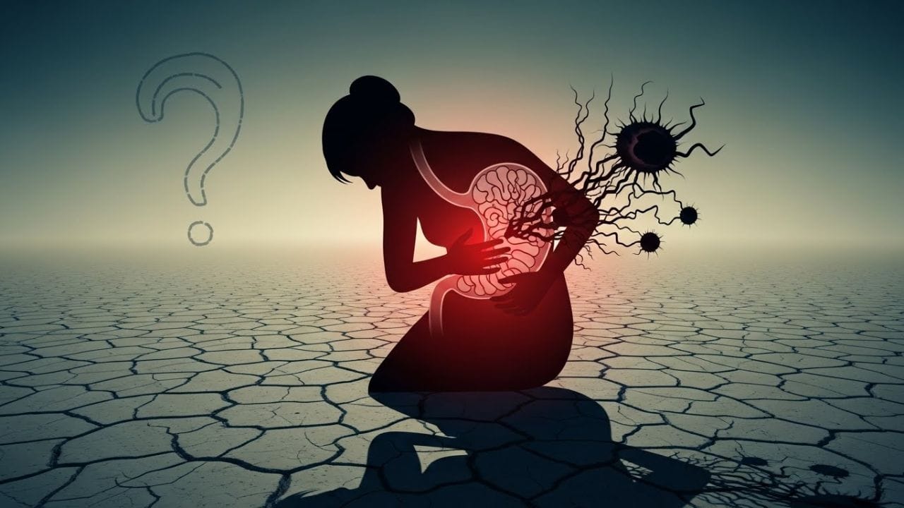 કબજિયાત, અથવા મળ પસાર કરવામાં મુશ્કેલી, પેટની સામાન્ય કામગીરીને અસર કરી શકે છે. લાંબા ગાળાની કબજિયાત પેટની દિવાલો પર દબાણ લાવે છે અને આંતરિક ચેપનું જોખમ વધારી શકે છે. કબજિયાતથી ખોરાક લાંબા સમય સુધી પેટમાં રહે છે, જે પેટના કોષો પર નકારાત્મક અસર કરી શકે છે.
