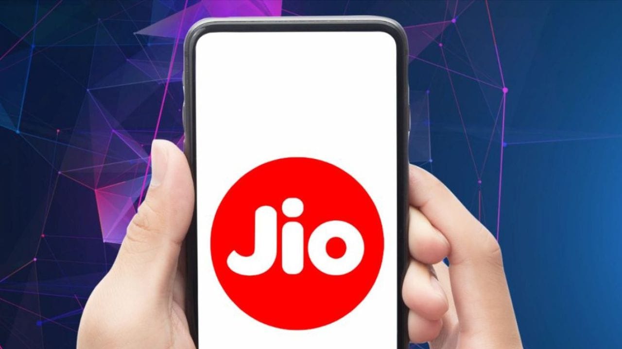 Reliance Jio ના દૈનિક 3GB ડેટા પ્લાનની કિંમત ₹449 છે. આ Jio નો સૌથી સસ્તો 3GB પ્લાન છે. આ પ્લાન દરરોજ 3GB ડેટા, અમર્યાદિત વૉઇસ કૉલિંગ સાથે આપે છે. 