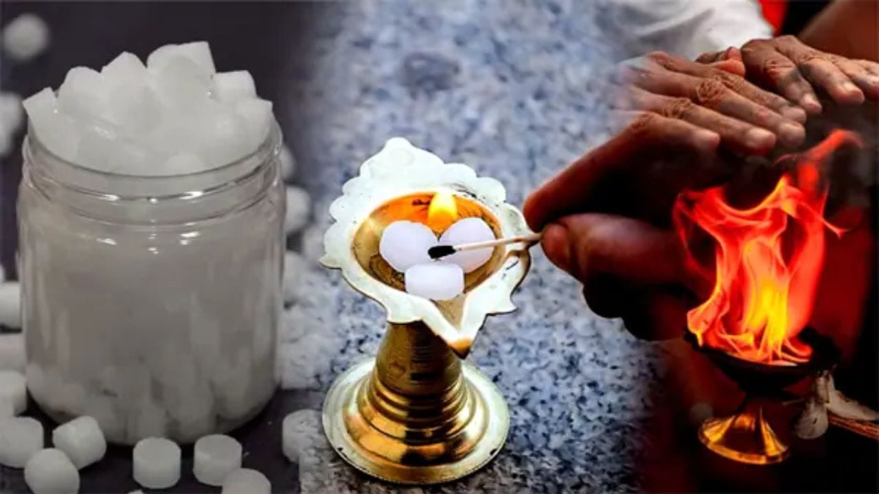 નકારાત્મકતા દૂર કરો - જો તમારા ઘરમાં સકારાત્મક વાતાવરણનો અભાવ હોય અને પરિવારના સભ્યો હતાશ હોય, તો સાંજે કપૂર બાળવું જોઈએ કારણ કે તે નકારાત્મકતાને દૂર કરે છે અને સકારાત્મક ઉર્જાના પ્રવાહને પ્રોત્સાહન આપે છે.