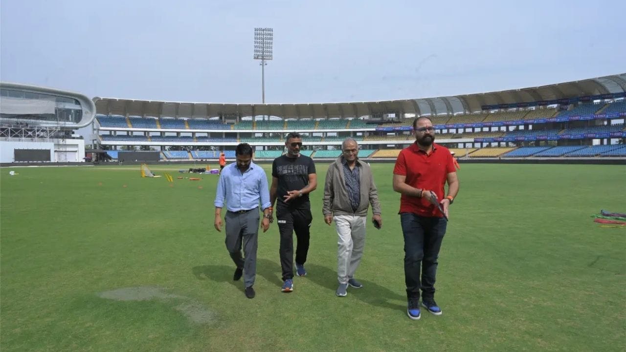 નિરંજન શાહ સ્ટેડિયમ (રાજકોટ) ભારતનું બીજું સૌર ઉર્જાથી ચાલતું સ્ટેડિયમ બન્યું, જેમાં 50 kW સૌર ક્ષમતા સ્થાપિત કરવામાં આવી.