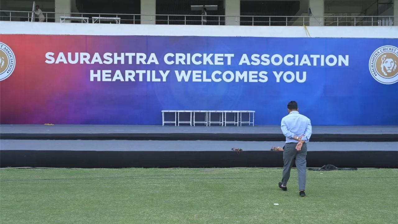 તમને જણાવી દઈએ કે, આ સ્ટેડિયમ ભવિષ્યમાં તેની ગ્રીન પાવર ઉત્પાદન ક્ષમતાઓને વિસ્તૃત કરવાની યોજના ધરાવે છે.આ પગલાં સ્ટેડિયમના ટકાઉપણું માટેના અભિગમનો એક ભાગ છે.