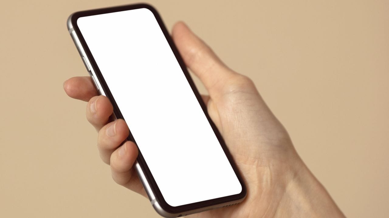 જેસ્ચર નેવિગેશન પસંદ કરો: જ્યારે આપણે નવો ફોન સેટ કરીએ છીએ, ત્યારે ફોન અમને ત્રણ-બટન લેઆઉટ અને જેસ્ચર નેવિગેશન વચ્ચે પસંદગી કરવા માટે સંકેત આપે છે. જો તમે ફોનનો સરળતાથી ઉપયોગ કરવા માંગતા હો, તો તમારે આ સમયે જેસ્ચર નેવિગેશન પસંદ કરવું જોઈએ. આ તમારા ફોનના ડિસ્પ્લેના તળિયે ત્રણ બટનોને દૂર કરે છે, જેનાથી તમે ટચ-એન્ડ-ટચ જેસ્ચર નેવિગેશન દ્વારા તમારા ફોનને નિયંત્રિત કરી શકો છો.