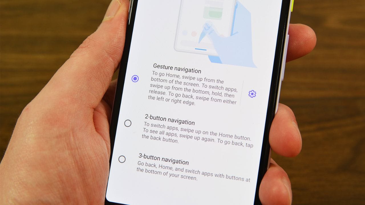 આ તમારા ફોનને વધુ સરળતાથી અને કાર્યક્ષમ રીતે નિયંત્રિત કરવાનો એક માર્ગ છે. તમે ફોનના બંને ધારથી સ્વાઇપ કરીને પાછા જઈ શકો છો, અને તમે નીચેથી ઉપર સ્વાઇપ કરીને પૃષ્ઠભૂમિમાં કઈ એપ્લિકેશનો સક્રિય છે તે જોઈ શકો છો. તેવી જ રીતે, તમે ઉપરથી નીચે સ્વાઇપ કરીને ઝડપી સેટિંગ્સને ઍક્સેસ કરી શકો છો. જો તમે તમારા ફોનને સેટ કરતી વખતે હાવભાવ નેવિગેશન સક્ષમ ન કર્યું હોય, તો સેટિંગ્સ > સિસ્ટમ > Gestures > સિસ્ટમ નેવિગેશન પર જાઓ અને હાવભાવ નેવિગેશન પસંદ કરો.