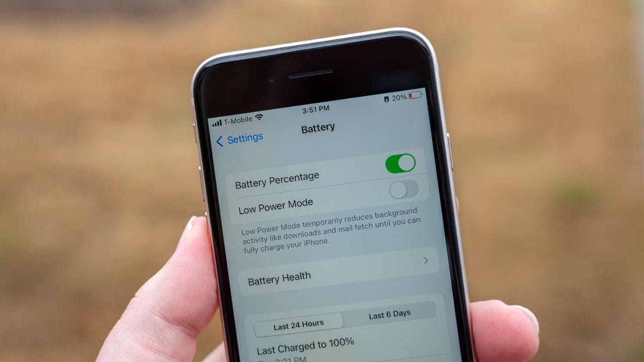 યોગ્ય બેટરી મોડ પસંદ કરો: ડિસ્પ્લે સેટિંગ્સની જેમ, ફોનની બેટરી, અથવા પ્રદર્શન મોડ, પણ ડિફોલ્ટ રૂપે ઓછી સેટિંગ પર સેટ કરેલી હોય છે. કંપનીઓ બેટરી બચાવવા માટે આ કરે છે, પરંતુ તે ફોનના પ્રદર્શનને અસર કરે છે. જો કે, જો બેટરી બેકઅપ તમારા માટે ખૂબ મહત્વનું છે, તો તમે તેને ડિફોલ્ટ સેટિંગ પર છોડી શકો છો. જોકે, જો તમે તમારા ફોનમાંથી સંપૂર્ણ પ્રદર્શન ઇચ્છતા હો, તો તમે બેટરી સેટિંગ્સમાં બૂસ્ટ મોડ અથવા પરફોર્મન્સ મોડ પસંદ કરી શકો છો.