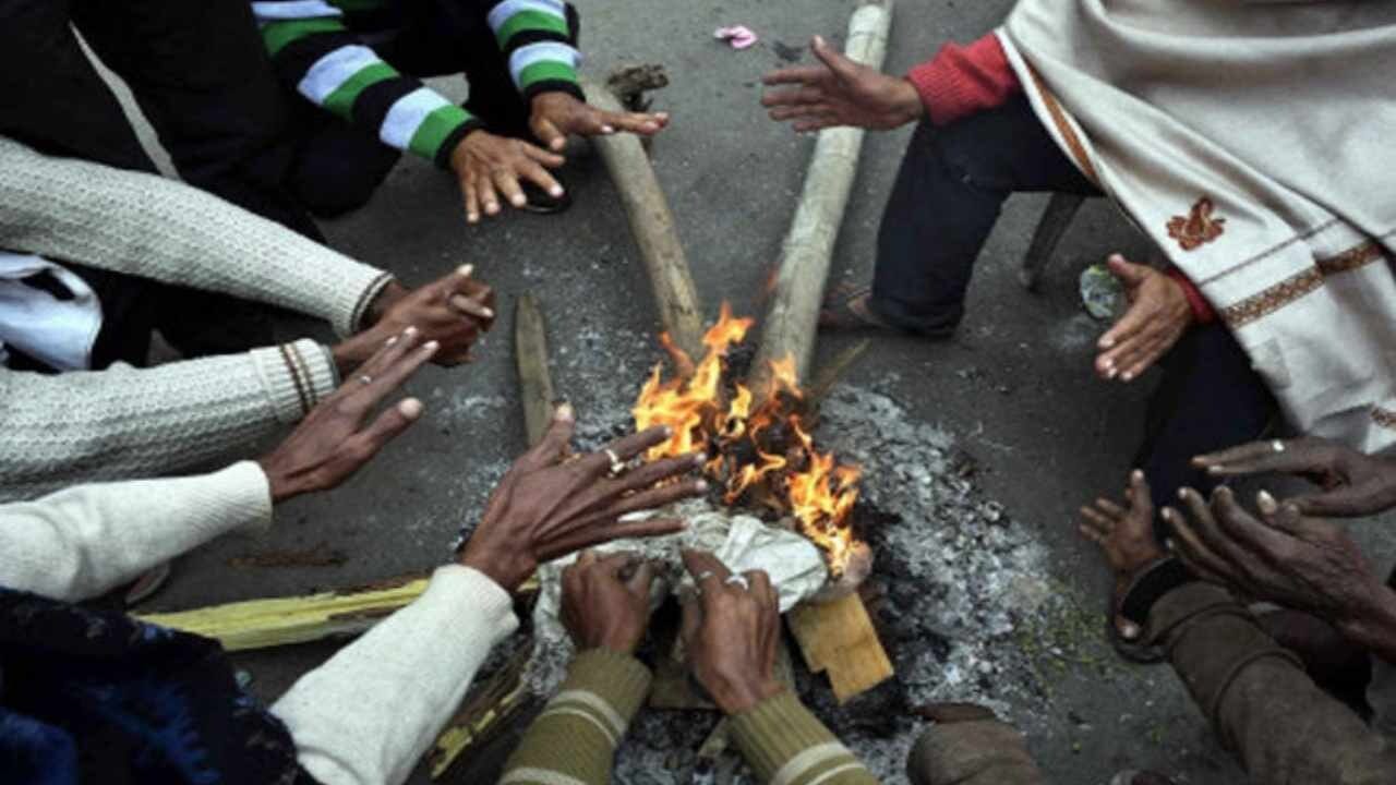 ગુજરાતમા વર્તમાન શિયાળામાં પહેલીવાર ઠંડીનો પારો ગગડીને પહોંચ્યો 8 ડિગ્રીએ, રાજકોટમાં 9.5, ડીસામાં 10.8 ડિગ્રી નોંધાઈ ઠંડી ગુજરાતમા વર્તમાન શિયાળામાં પહેલીવાર ઠંડીનો પારો ગગડીને પહોંચ્યો 8 ડિગ્રીએ, રાજકોટમાં 9.5, ડીસામાં 10.8 ડિગ્રી નોંધાઈ ઠંડી