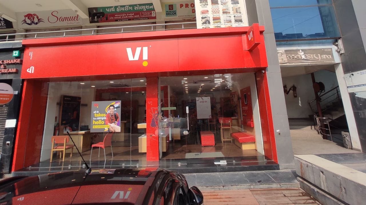 વોડાફોન આઈડિયાનો ₹701 ફેમિલી પોસ્ટપેઇડ પ્લાન, જે પહેલા બે કનેક્શન ઓફર કરતો હતો, હવે ₹751 થઈ ગયો છે. તેવી જ રીતે, ચાર કનેક્શન માટે ₹1201 પ્લાન વધીને ₹1301 થઈ ગયો છે. 