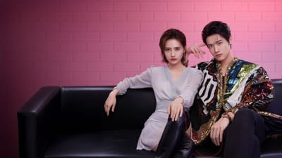 Only For Love એક રોમેન્ટિક અને મોર્ડન લવ સ્ટોરી, કોમેડી ડ્રામા છે, જેમાં પ્રેમ અને પ્રોફેશન વચ્ચેના સંઘર્ષને સુંદર રીતે રજૂ કરવામાં આવ્યો છે. સ્ટોરી એક ઉત્સાહી મહિલા પત્રકાર અને એક સફળ પરંતુ ગંભીર બિઝનેસમેનની આસપાસ ફરે છે. શરૂઆતમાં બંને વચ્ચે મતભેદ હોય છે, પરંતુ સમય જતાં આ વ્યાવસાયિક સંબંધ પ્રેમમાં બદલાય છે. ડ્રામામાં હળવો રોમાન્સ, ઇમોશનલ સીન અને આકર્ષક કેમિસ્ટ્રી દર્શકોને છેલ્લાં એપિસોડ સુધી બાંધી રાખે છે. આમાં Season 1 અને કુલ Episodes 36 છે