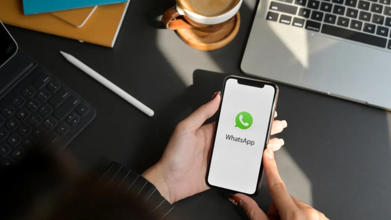 એક વાત સ્પષ્ટ છે: જો તમે WhatsAppનો ઉપયોગ કરતી વખતે જાહેરાતો જોવા માંગતા નથી, તો તમારે ચૂકવણી કરવી પડશે. જોકે, જો તમે ચૂકવણી નહીં કરો, તો તમારે વારંવાર જાહેરાતો જોવી પડશે. જે લોકો ચૂકવણી કરીને સબ્સ્ક્રિપ્શન ખરીદે છે તેઓ WhatsApp પર જાહેરાત-મુક્ત અનુભવનો આનંદ માણી શકશે.