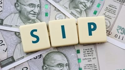 જાણીતા ફાઈનાન્શિયલ એક્સપર્ટ અદ્વૈત અરોરાએ તાજેતરમાં સોશિયલ મીડિયા પ્લેટફોર્મ પર એક અત્યંત પ્રભાવશાળી સિસ્ટમેટિક ઇન્વેસ્ટમેન્ટ પ્લાનિંગ (SIP) વ્યૂહરચના શેર કરી છે. આ વ્યૂહરચના ખાસ કરીને એવા સામાન્ય રોકાણકારો માટે છે જેઓ મર્યાદિત આવકમાં પણ પોતાની નિવૃત્તિ માટે કરોડોનું ભંડોળ એકઠું કરવા ઈચ્છે છે. તેમણે દર્શાવ્યું છે કે કેવી રીતે યોગ્ય આયોજન અને સમયબદ્ધતા દ્વારા નાની બચત પણ મોટી મૂડીમાં ફેરવાઈ શકે છે
