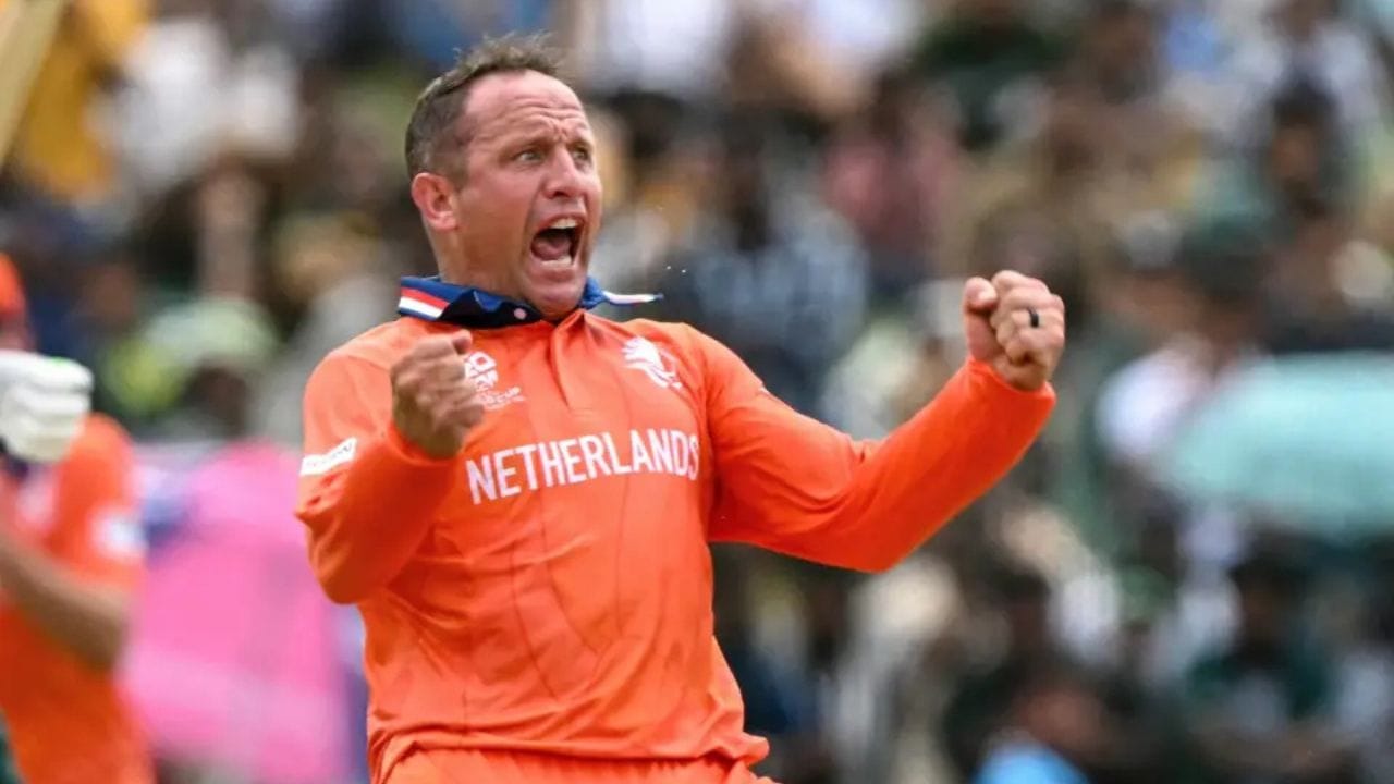 ફહીમ અશરફે 19મી ઓવરના છેલ્લા બોલે નસીબના જોરે ચોગ્ગો મેળવી પાકિસ્તાન માટે 24 રન પૂરા કર્યા. ઓફ-સ્ટમ્પની બહારના બોલ પર બેટની ધાર વાગી અને બોલ ગેપમાંથી બાઉન્ડ્રી બહાર જતો રહ્યો. આ ઓવર બાદ હવે પાકિસ્તાન માટે જીત માત્ર ઔપચારિકતા બની ગઈ હતી.