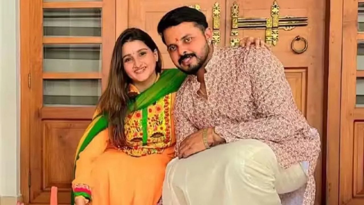 ભુવનેશ્વરી કુમારી અને તેમનો પરિવાર જ તેમની સાથે મજબુતી સાથે ઉભો રહ્યો હતો. શ્રીસંતે જણાવ્યુ કે તેમણે ભુવનેશ્વરી સાથે લગ્ન કરવાનો નિર્ણય કર્યો હતો, એ સમયે જ સ્પોટ ફિક્સિંગ કેસમાં તેની ધરપકડ કરવામાં આવી હતી.