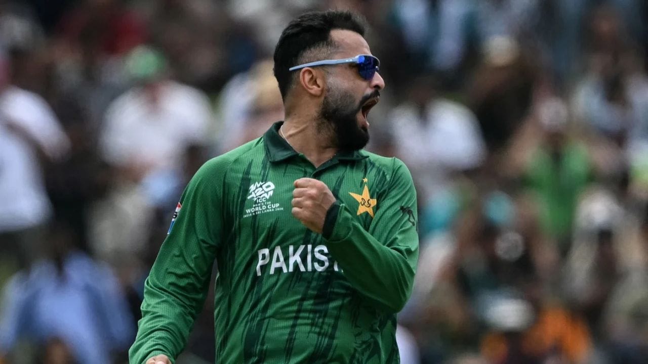 18.5 ઓવરે ફહીમે વાન બીકની લાઇન એન્ડ લેન્થ બગાડી નાખી. યોર્કર લેન્થ ચૂકેલા બોલને ફહીમે સ્ક્વેર લેગ તરફ દિશા આપી અને 89 મીટર લાંબી સિક્સ ફટકારીને પાકિસ્તાની છાવણીમાં જીતનો વિશ્વાસ જગાડ્યો