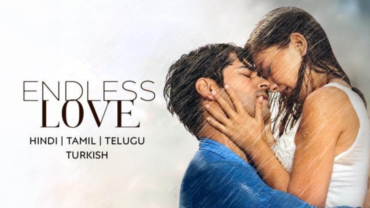Endless Love (Kara Sevda): અધૂરા પ્રેમ, ત્યાગ અને બદલા સાથેની સૌથી ઇમોશનલ Turkish Series, Endless Love એવી પ્રેમ કહાની છે જેમાં લાગણીઓ, દુઃખ અને બલિદાન દરેક એપિસોડમાં દેખાય છે. કેમલ અને નિહાનનો પ્રેમ સમાજ, પરિવાર અને દુશ્મન સામે લડે છે. મજબૂત સ્ટોરીલાઇન અને શાનદાર અભિનયને કારણે આ સિરીઝ Hindi Dubbed વર્ઝનમાં ભારતીય દર્શકોમાં ખૂબ પસંદ કરવામાં આવે છે. આ સિરીઝ તમે Amazon prime અને MX Player પર મફતમાં જોઈ શકો છો. (Image Source: Google)
