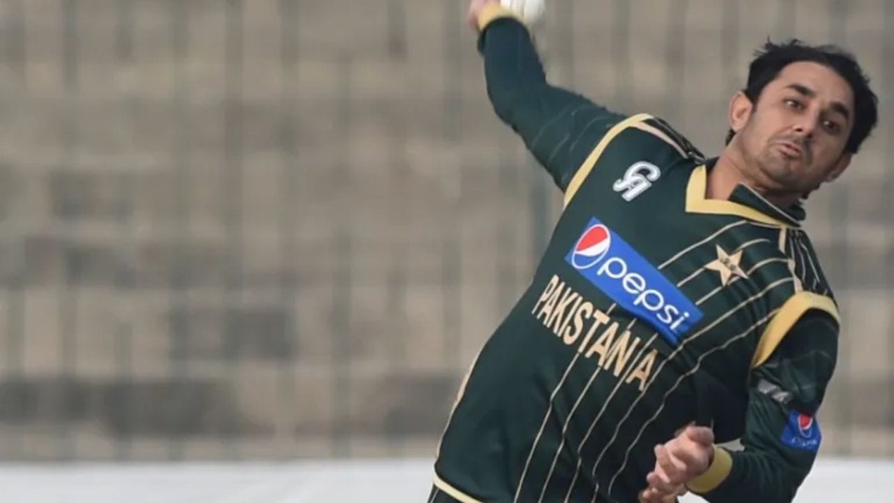 પાકિસ્તાનના સઈદ અજમલ તેના બીજા બોલ માટે જાણીતો છે. જેને રમવો એ બેટ્સમેન માટે પડકાર બની ગયો હતો. આગળ જતા તેનો બીજા બોલની એક્શન પર સવાલ ઉઠવા લાગ્યા અને તેની તપાસ પણ કરવામાં આવી. વર્ષ 2014માં સઈદ પર કોણીને નિયત મર્યાદા કરતા વધારે ફેલાવવાને કારણે પ્રતિબંધ પણ લાગી ચુક્યો હતો. 