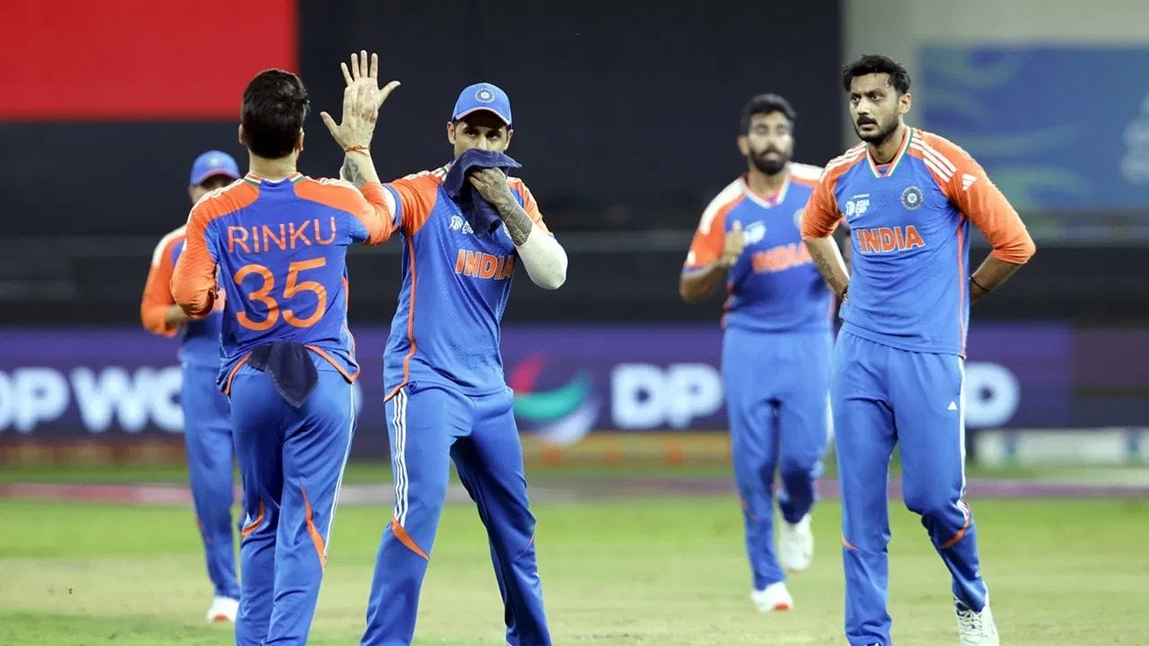 પાકિસ્તાનના બોલરોને બરાબરના ફટકારી હેરી બ્રુકે માત્ર 51 બોલમાં સેંચુરી ફટકારી દીધી. આ ઇનિંગે પાકિસ્તાનને એવી જગ્યાએ લાવી દીધું છે જ્યાંથી પાછા વળવું અશક્ય છે