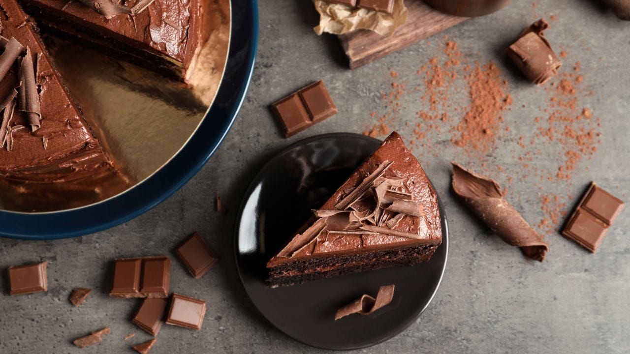 ઇચ્છા હોય તો ઉપરથી નટ્સ, ડ્રાયફ્રૂટ્સ કે થોડું સી સોલ્ટ છાંટી ને તેનો સ્વાદ વધુ ખાસ બનાવી શકો છો.
