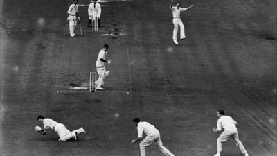 પહેલગામમાં થયેલા આતંકવાદી હુમલા બાદ ભારત-પાકિસ્તાનના સંબંધો બગડ્યા હતા. ગયા વર્ષે એશિયા કપમાં જ્યારે બંને દેશો ક્રિકેટના મેદાન પર એકબીજા સામે આવ્યા હતા, ત્યારે ઘણો હોબાળો થયો હતો. હવે, પાકિસ્તાને T20 વર્લ્ડ કપમાં ભારત સામે રમવાનો ઇનકાર કરી દીધો છે.