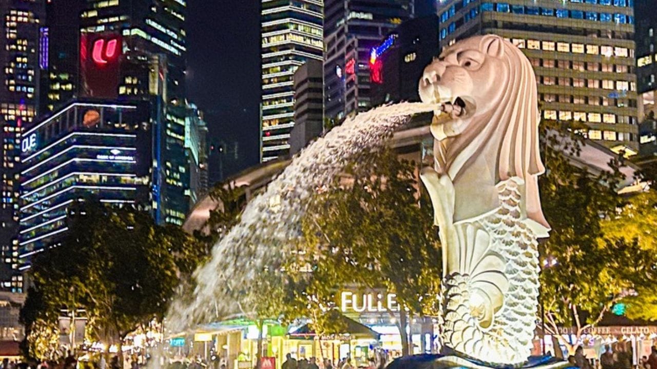 હેપિનેસ ઈન્ડેક્સમાં પણ સિંગાપોરનું સ્થાન ઘણુ આગળ છે. એશિયામાં જ્યુરિચ અને કોપનહેગન બાદ ત્રીજા ક્રમે સિંગાપોર આવે છે. વર્ષ 2025ના World Happiness Index મુજબ સિંગાપોર આશરે 34માં ક્રમે રહ્યુ છે.  