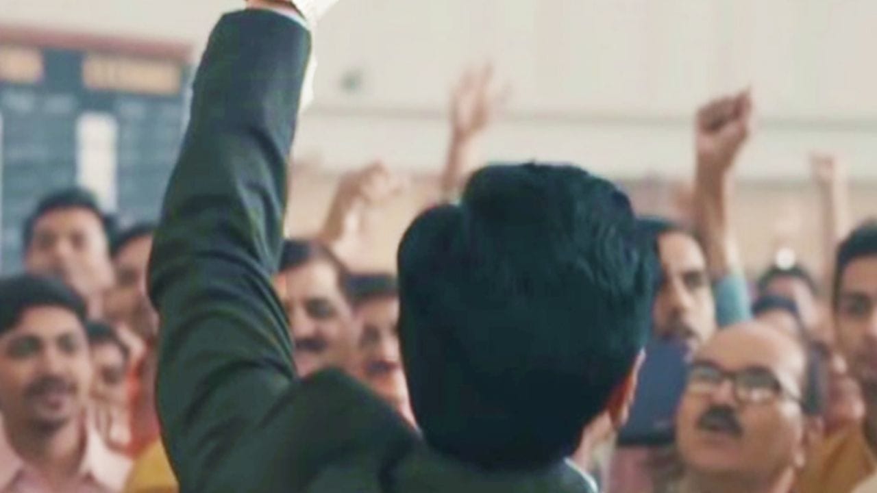 “પ્રોફિટ દિખતા હૈ તો હર કોઈ ઝુકતા હૈ” ,  “ઇમોશન મેં ઇન્સાન હમેશા ગલતી કરતા હૈ”