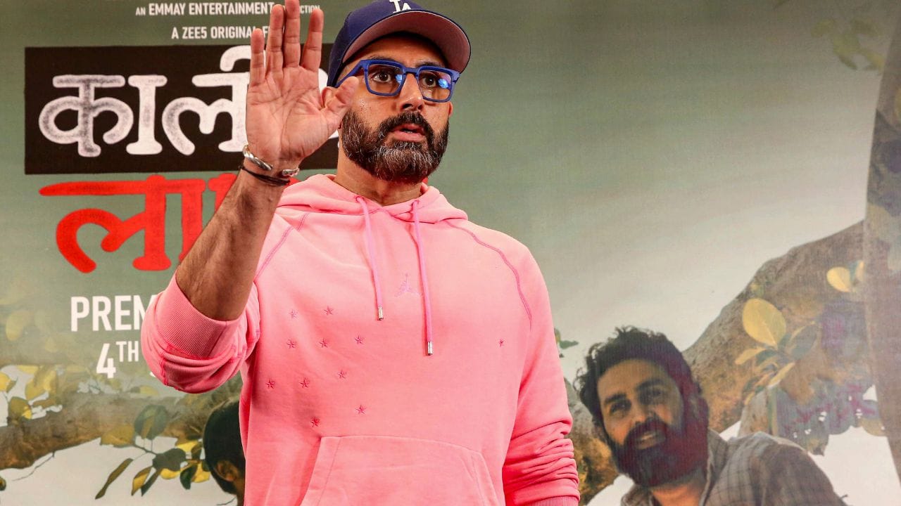 અભિષેક બચ્ચને 2014 માં પ્રો કબડ્ડી લીગ ટીમ, જયપુર પિંક પેન્થર્સ ખરીદીને રમતગમતમાં પ્રવેશ કર્યો. નોંધપાત્ર વાત એ છે કે, તે જ વર્ષે ટીમે તેનું પહેલું PKL ટાઇટલ જીત્યું. અભિષેકે ખુલાસો કર્યો કે આ રોકાણથી તેના રોકાણ કરતાં 100 ગણા વધુ નફો થયો. તે જ વર્ષે, તે એમએસ ધોની અને વીટા દાની સાથે ઇન્ડિયન સુપર લીગ ફૂટબોલ ટીમ ચેન્નાઈયન એફસીના સહ-માલિક પણ હતા. ટીમે 2015 અને 2018 માં ISL ટાઇટલ જીત્યું. 