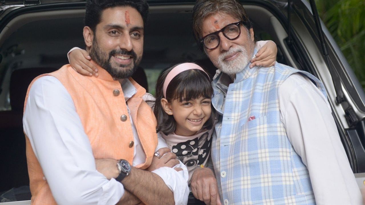 તમને જણાવી દઈએ કે, અભિષેક બચ્ચન હિટ કરતા ફ્લોપ ફિલ્મો વધારે આપી છે. રિપોર્ટ મુજબ તેનૂી નેટવર્થ 280 કરોડ રુપિયા છે. તેની પત્ની એશ્વર્યા રાય બચ્ચનની નેટવર્થ એક રિપોર્ટ મુજબ 900 કરોડ રુપિયા છે.