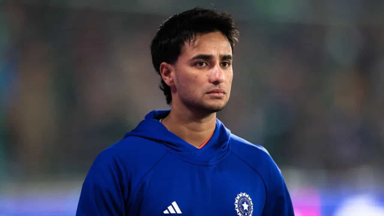 T20 WC Breaking : અભિષેક શર્માને કરો બહાર... ટીમ ઈન્ડિયાના દિગ્ગજ ઓપનરે પ્લેઈંગ-11 માં ફેરફારની આપી સલાહ