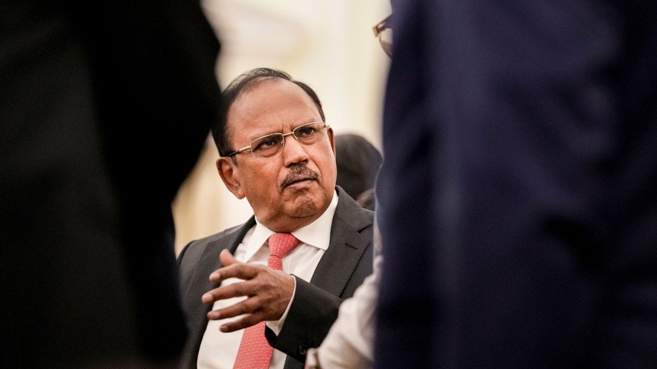 અજિત ડોભાલે તેમની મોટાભાગની કારકિર્દી IB એજન્ટ તરીકે વિતાવી છે. તેણે એક વર્ષ સુધી પાકિસ્તાનમાં આઈબીના ઈન્ટેલિજન્સ એજન્ટ તરીકે કામ કર્યું હતું અને ઈસ્લામાબાદમાં ભારતીય હાઈ કમિશનમાં 6 વર્ષ સુધી ઓફિસર પણ હતા.