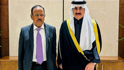 અજીત ડોભાલ જી.એન. ડોભાલ અને ઇન્દ્ર ડોભાલના પુત્ર છે. ડોભાલના પિતા મેજર ગુણાનંદ ડોભાલ ભારતીય સેનામાં અધિકારી હતા.તેમણે 36 વર્ષ સુધી બંગાળ સેપર્સમાં સેવા આપી હતી.