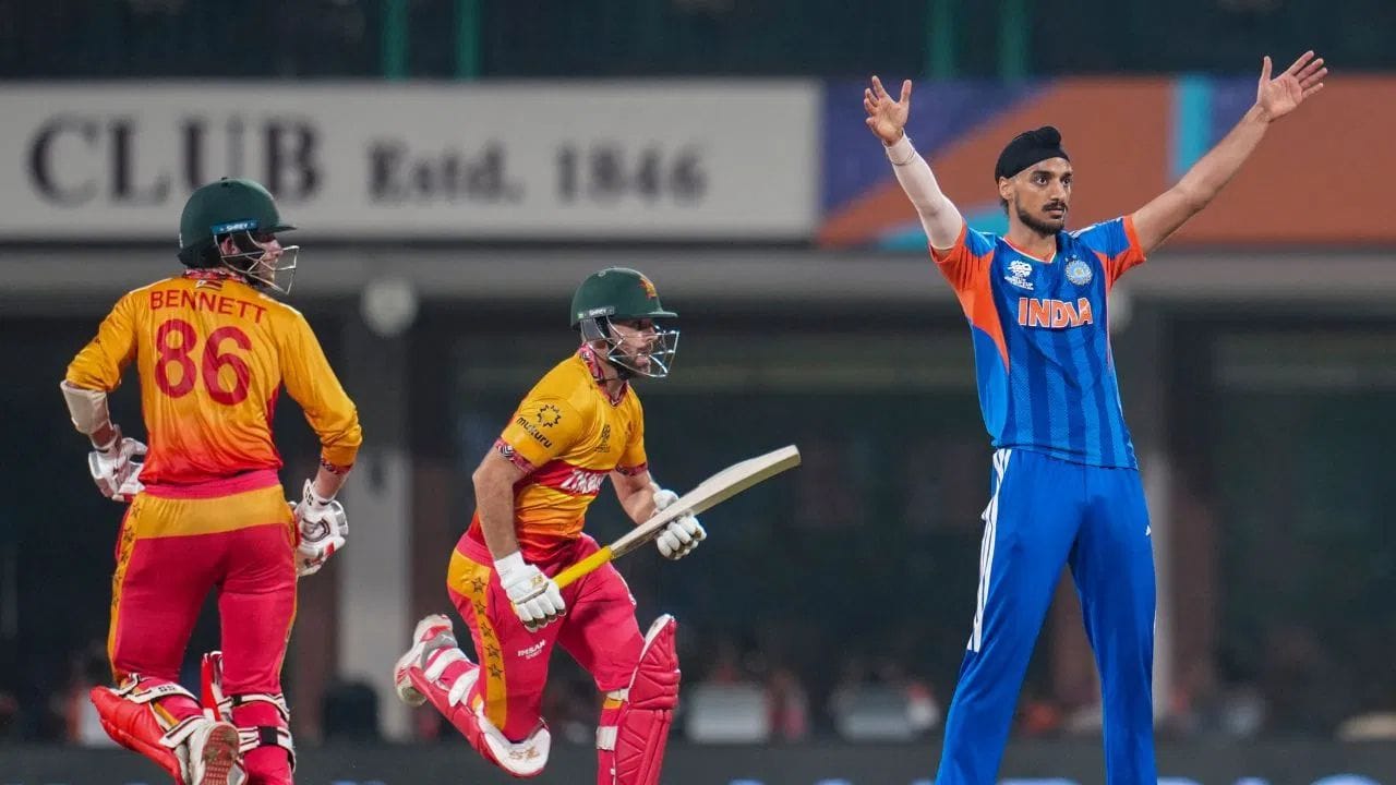 આ મેચમાં અર્શદીપ સિંહે ચાર ઓવર ફેંકી, માત્ર 24 રન આપ્યા અને ત્રણ વિકેટ લીધી. આ સાથે, તે T20 વર્લ્ડ કપના ઇતિહાસમાં સૌથી વધુ વિકેટ લેનાર ભારતીય બોલર બન્યો. આ રેકોર્ડ અગાઉ જસપ્રીત બુમરાહના નામે હતો.