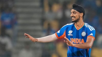 T20 વર્લ્ડ કપ 2026 ના સુપર 8 માં ઝિમ્બાબ્વે સામે ભારતની 72 રનની જીત દરમિયાન અર્શદીપ સિંહે એક મોટો રેકોર્ડ બનાવ્યો. તે મેચમાં ભારતનો સૌથી સફળ બોલર હતો અને જસપ્રીત બુમરાહને પાછળ છોડીને એક ખાસ યાદીમાં નંબર વન બન્યો.