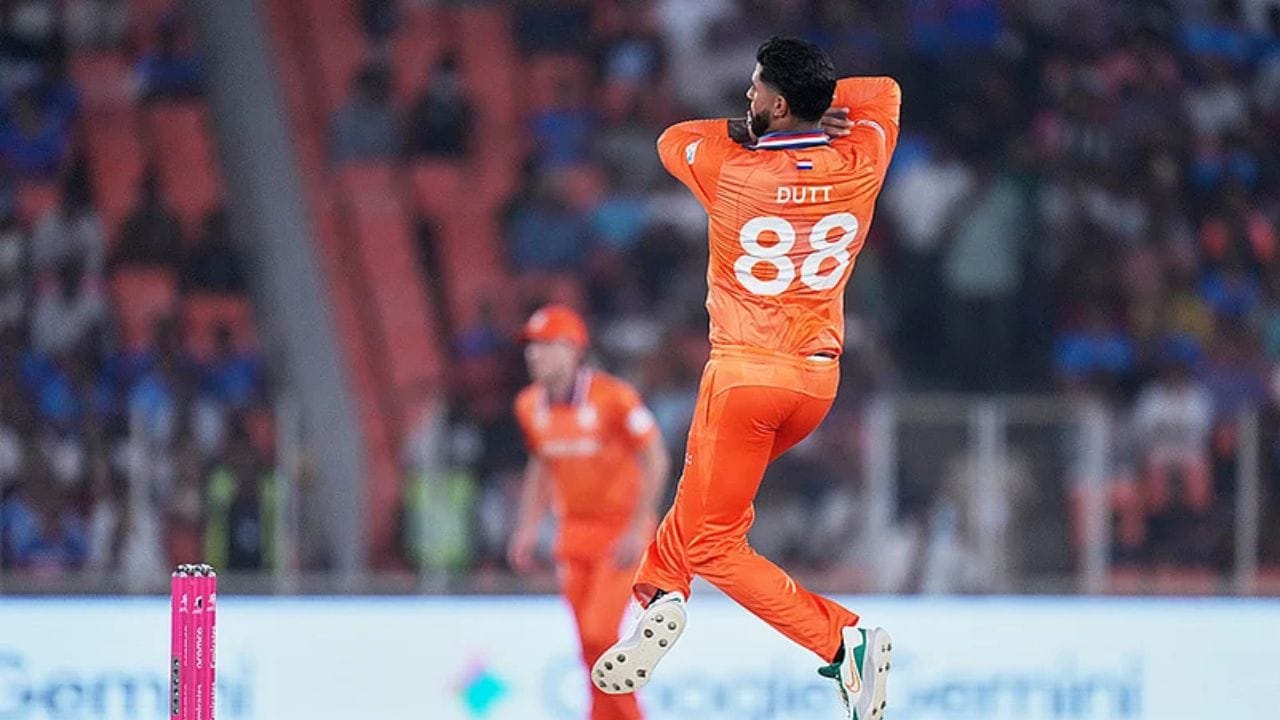 માત્ર 13 વર્ષની ઉંમરે તેણે પોતાની સ્પિન બોલિંગ વધુ ધારદાર બનાવવા ચંદીગઢમાં ત્રણ વર્ષ ટ્રેનિંગ લીધી હતી. 2021 માં 17 વર્ષની ઉંમરે તેણે નેપાળ સામે આંતરરાષ્ટ્રીય ક્રિકેટમાં પ્રવેશ કર્યો હતો. ત્યારબાદ 2024માં ODIમાં છ વિકેટ લઈને તે ડચ ટીમનો મહત્વનો બોલર બની ગયો. 