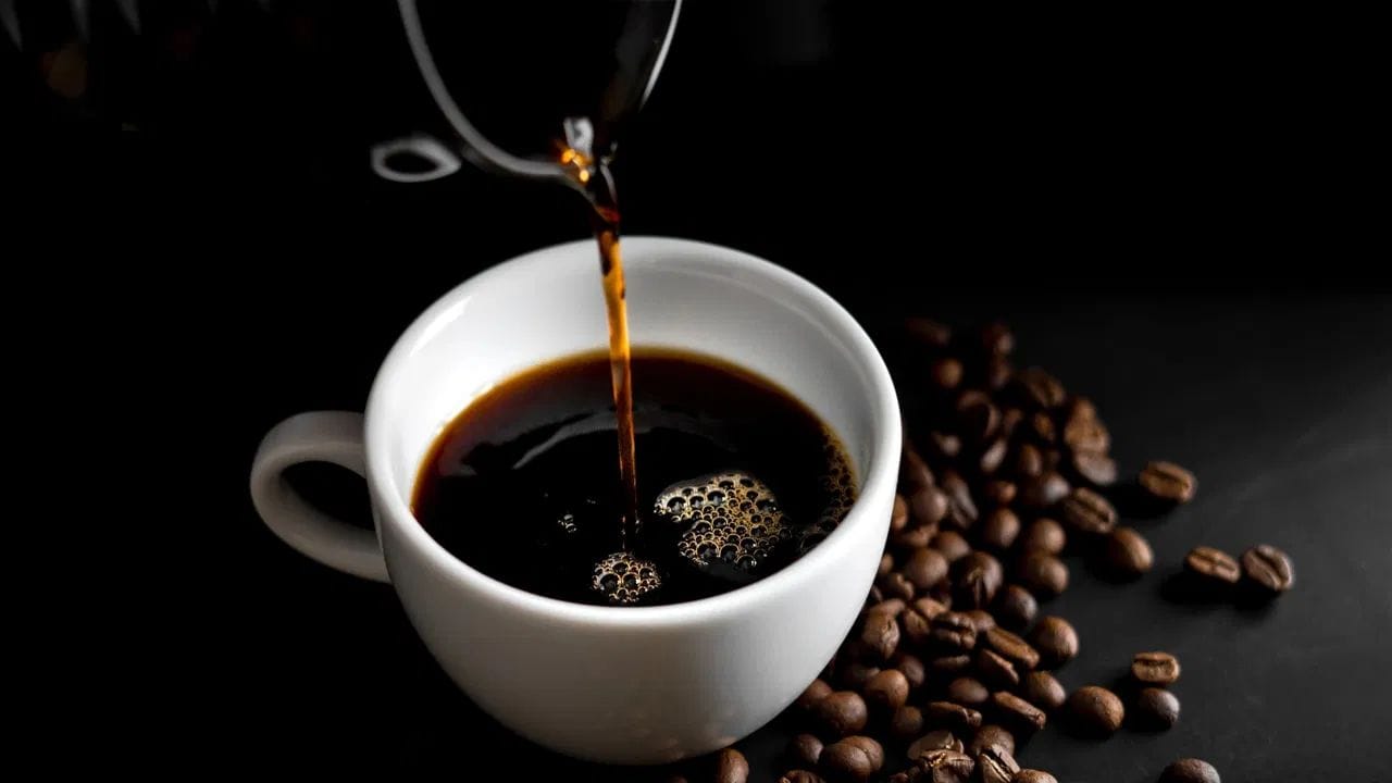 રોજ કસરત કરવાથી શરીરમાં 'ઇન્સ્યુલિન એબ્સોર્પ્શન' (ઇન્સ્યુલિનનું શોષણ) સુધરે છે, ગ્લુકોઝનો યોગ્ય ઉપયોગ થાય છે અને બ્લડ સુગર આપોઆપ નિયંત્રણમાં રહે છે. એવામાં હવે 'બ્લેક કોફી' પણ એ કામ કરી શકે છે, જે કામ કસરત કરે છે.