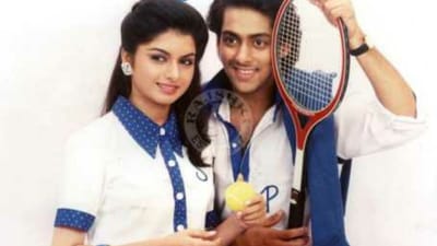 વર્ષ 1989માં રિલીઝ થયેલી ફિલ્મ મૈને પ્યાર કિયા થી લાખો ચાહકોના દિલમાં સ્થાન મેળવનારી ભાગ્યશ્રી આજે પણ તેટલી સુંદર દેખાય છે. જેટલી તે પહેલી ફિલ્મમાં જોવા મળી હતી. વર્ષો વિત્યા, દાયકા પસાર થયા, સિનેમા બદલાય પરંતુ આ અભિનેત્રી બિલકુલ બદલાય નથી.