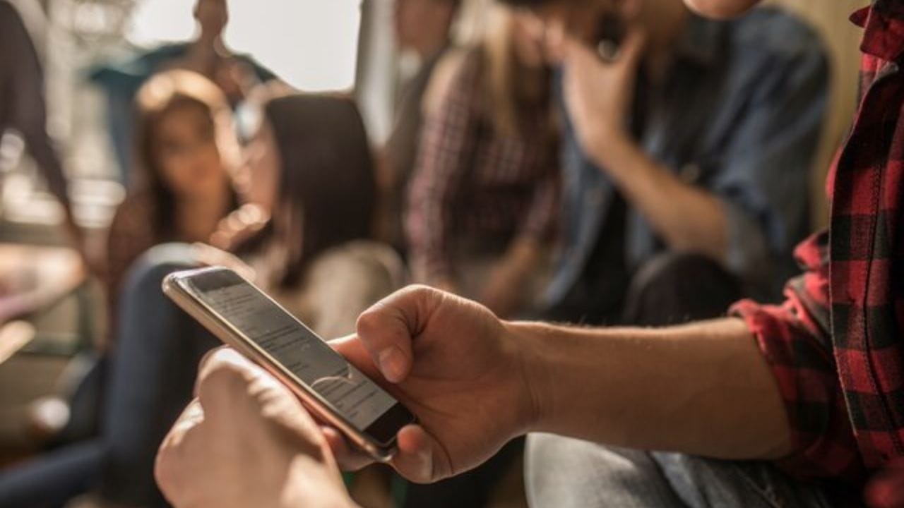 ઓલ ઇન્ડિયા NPS એમ્પ્લોયીઝ ફેડરેશન દ્વારા દેશભરના લગભગ 400 જિલ્લાઓમાં રાષ્ટ્રવ્યાપી કાર્યક્રમ શરૂ કરવામાં આવ્યો છે. ફેડરેશનની માંગ છે કે 8મું પગાર પંચ 200 દિવસની અંદર પોતાનો અહેવાલ રજૂ કરે. સાથે જ, કેન્દ્રશાસિત પ્રદેશોમાં કેન્દ્ર સરકારના નિયમો સમાન રીતે લાગુ કરવામાં આવે અને રાજ્ય સરકારના કર્મચારીઓ માટે પણ મૂળભૂત પગાર તથા DA કેન્દ્ર સરકારના કર્મચારીઓની જેમ સુધારવામાં આવે તેવી માંગ ઉઠાવવામાં આવી છે. આ તમામ માંગણીઓ સાથેનું પત્ર વડા પ્રધાન કાર્યાલયને સુપરત કરવામાં આવ્યું છે.