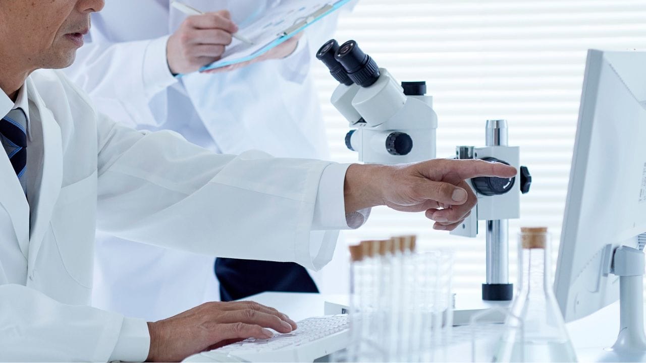 Canadian work experience ધરાવતા સંશોધકો : બીજી ઇમિગ્રેશન શ્રેણી કેનેડામાં કાર્ય અનુભવ ધરાવતા સંશોધકો માટે છે. કોલેજો, યુનિવર્સિટીઓ અને વ્યાવસાયિક સંસ્થાઓમાં શિક્ષણ આપતા શિક્ષકો, પ્રોફેસરો અને સંશોધન સહાયકો PR માટે પાત્ર ગણાશે.