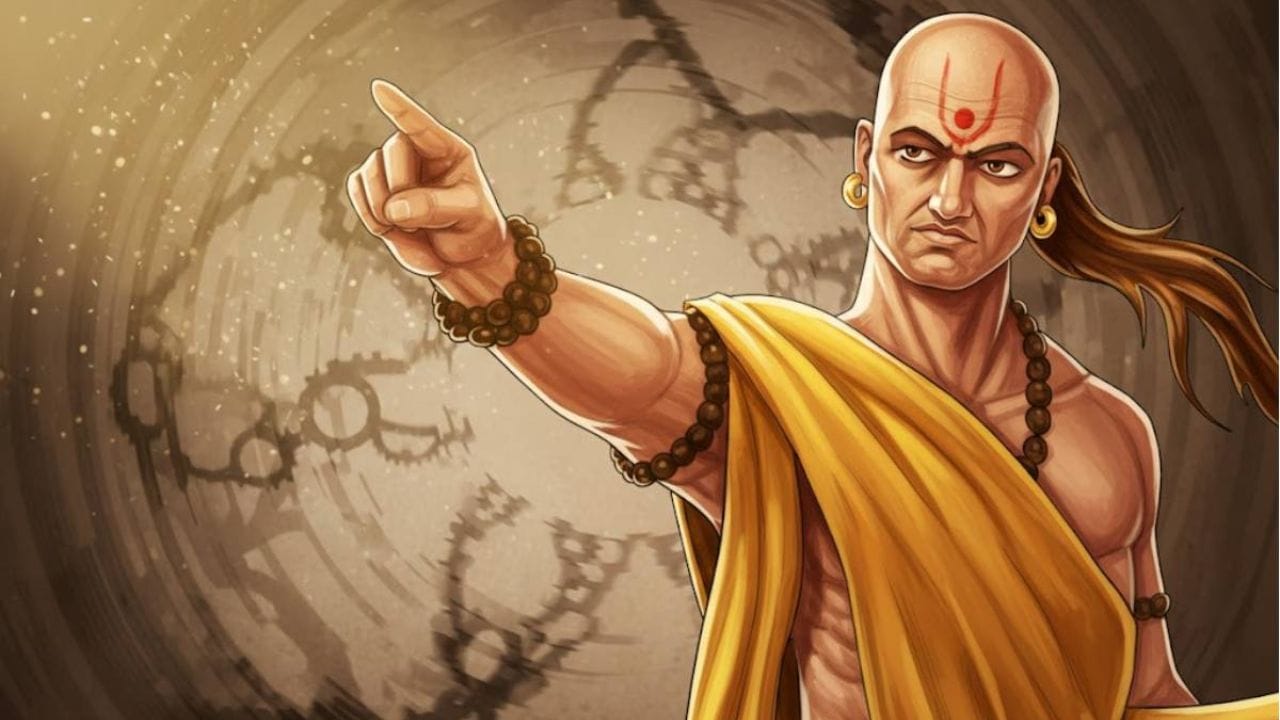 આદર : ચાણક્ય કહે છે કે પરિવારમાં પતિ-પત્નીની સમાન ભૂમિકા છે, તેથી બંનેએ એકબીજાનો આદર કરવો જોઈએ. તો જ તમારું કુટુંબ લાંબુ આયુષ્ય મેળવી શકે છે; જો તમે એકબીજાનો આદર નહીં કરો, તો ઘરમાં સતત સંઘર્ષ રહેશે.
