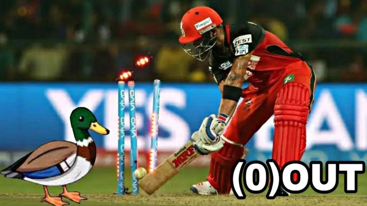8. લાફિંગ ડક (Laughing Duck): મેચમાં જ્યારે કોઈ બેટર ઇનિંગના છેલ્લા બોલ પર શૂન્ય રને આઉટ થાય અને તેની સાથે જ ટીમની ઇનિંગ સમાપ્ત થઈ જાય, ત્યારે તેને 'લાફિંગ ડક' કહેવામાં આવે છે. ઇંગ્લેન્ડ સામે પ્રસિદ્ધ કૃષ્ણા આ રીતે આઉટ થયો હતો.