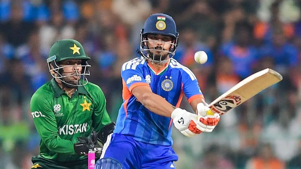 ટી20 વર્લ્ડ કપ 2026માં ભારતીય ટીમે 15 ફેબ્રુઆરીએ કોલંબોના આર. પ્રેમદાસા સ્ટેડિયમમાં પાકિસ્તાન સામે મુકાબલો રમી રહી હતી. ટીમ ઈન્ડિયા આ મેચ 61 રને જીતવામાં સફળ રહી હતી, જેમાં તેમણે પ્રથમ બેટિંગ કરતા 20 ઓવરમાં 7 વિકેટના નુકસાને 175 રનનો સ્કોર બનાવ્યો હતો.