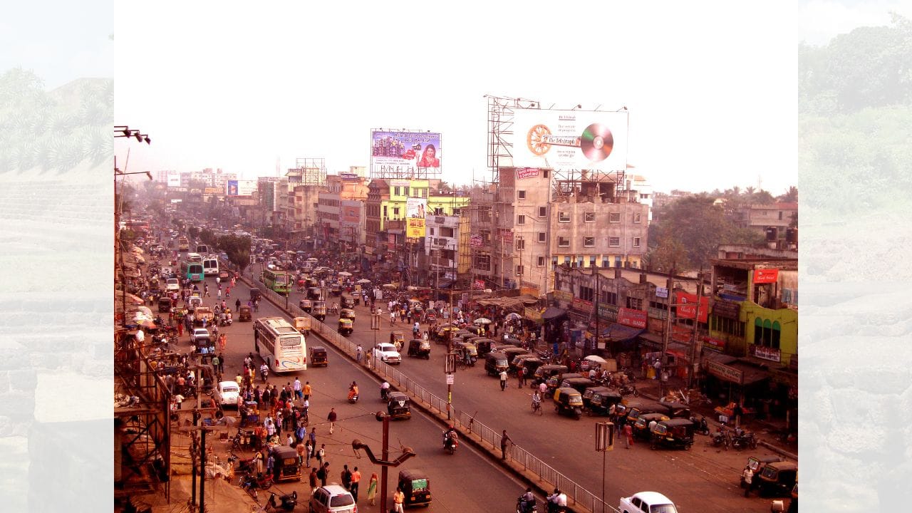 આ શહેરની સ્થાપના આશરે  ઈ.સ. 989 માં સોમવંશી રાજા મરકટ કેશરી દ્વારા કરવામાં આવી હતી. પછી સોમવંશી અને ગંગા વંશના શાસન દરમિયાન શહેર વહીવટ અને વેપાર માટે મહત્વપૂર્ણ કેન્દ્ર તરીકે વિકસ્યું. ( Credits: AI Generated )