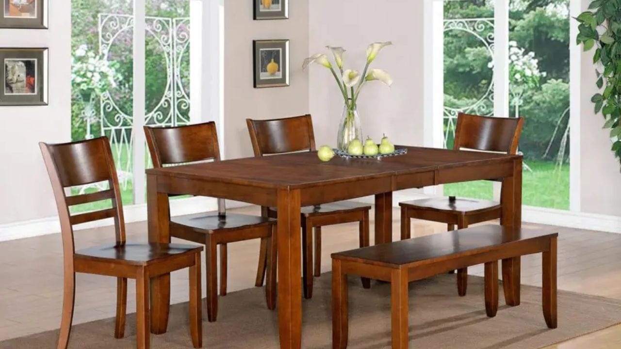 આ વસ્તુઓ ડાઇનિંગ ટેબલ પર ન રાખો: વાસ્તુ શાસ્ત્ર મુજબ દવાઓ ક્યારેય ડાઇનિંગ ટેબલ પર ન રાખવી જોઈએ. અહીં ટેબ્લેટ, કેપ્સ્યુલ અને કફ સિરપ પણ ટાળવા જોઈએ. જો આ નિયમનું પાલન ન કરવામાં આવે તો પરિવારના સભ્યો ઘણીવાર કોઈને કોઈ બીમારીથી પીડાય છે.