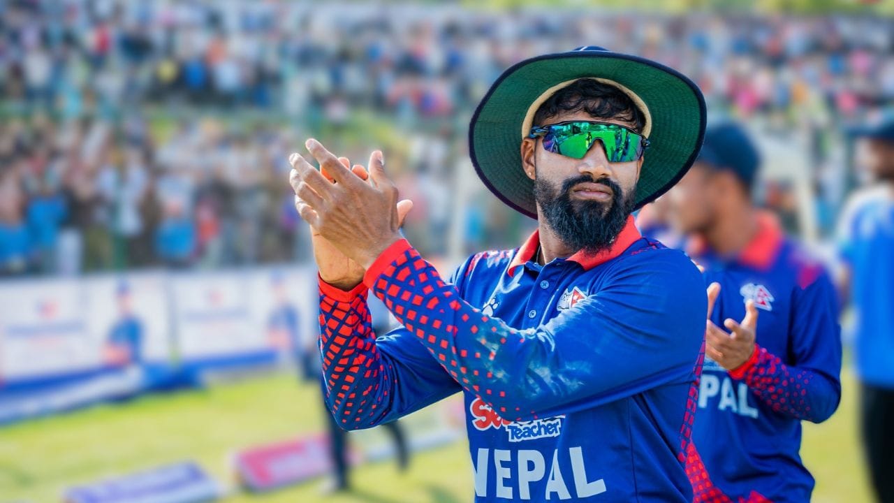 જ્યારે દીપેન્દ્ર સિંહ એરી બેટિંગ માટે આવ્યો, ત્યારે સ્ટેડિયમમાં હાજર નેપાળી ચાહકોનો ઉત્સાહ વધી ગયો હતો. તેની દરેક બાઉન્ડ્રી સાથે ઈંગ્લેન્ડના બોલરો પર દબાણ વધતું ગયું અને મેચનું વાતાવરણ બદલાતું ગયું.