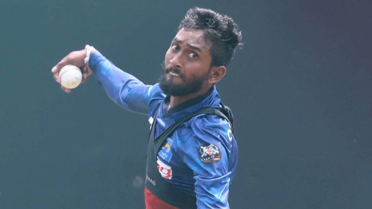 દુશાન હેમન્થા શ્રીલંકાની ટીમમાં વાનિંદુ હસરંગાનું સ્થાન લેશે. 31 વર્ષીય લેગ-સ્પિનર ​​અત્યાર સુધીમાં ત્રણ T20 આંતરરાષ્ટ્રીય મેચ રમી ચૂક્યો છે, જેમાં ચાર વિકેટ લીધી છે. તેણે પાંચ ODI માં બે વિકેટ લીધી છે. 