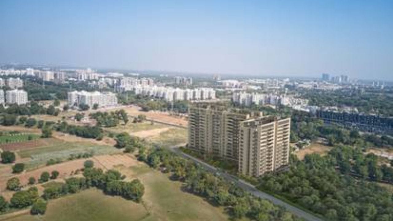 કુડાસણ ગાંધીનગરનો વિકસિત અને હાઈ-વેલ્યૂ વિસ્તાર છે. અહીં આધુનિક સોસાયટીઓ, પ્રીમિયમ વિલાઓ અને સારી નાગરિક સુવિધાઓ ઉપલબ્ધ છે. આ વિસ્તાર રોકાણ માટે પણ પસંદગીનો ગણાય છે.