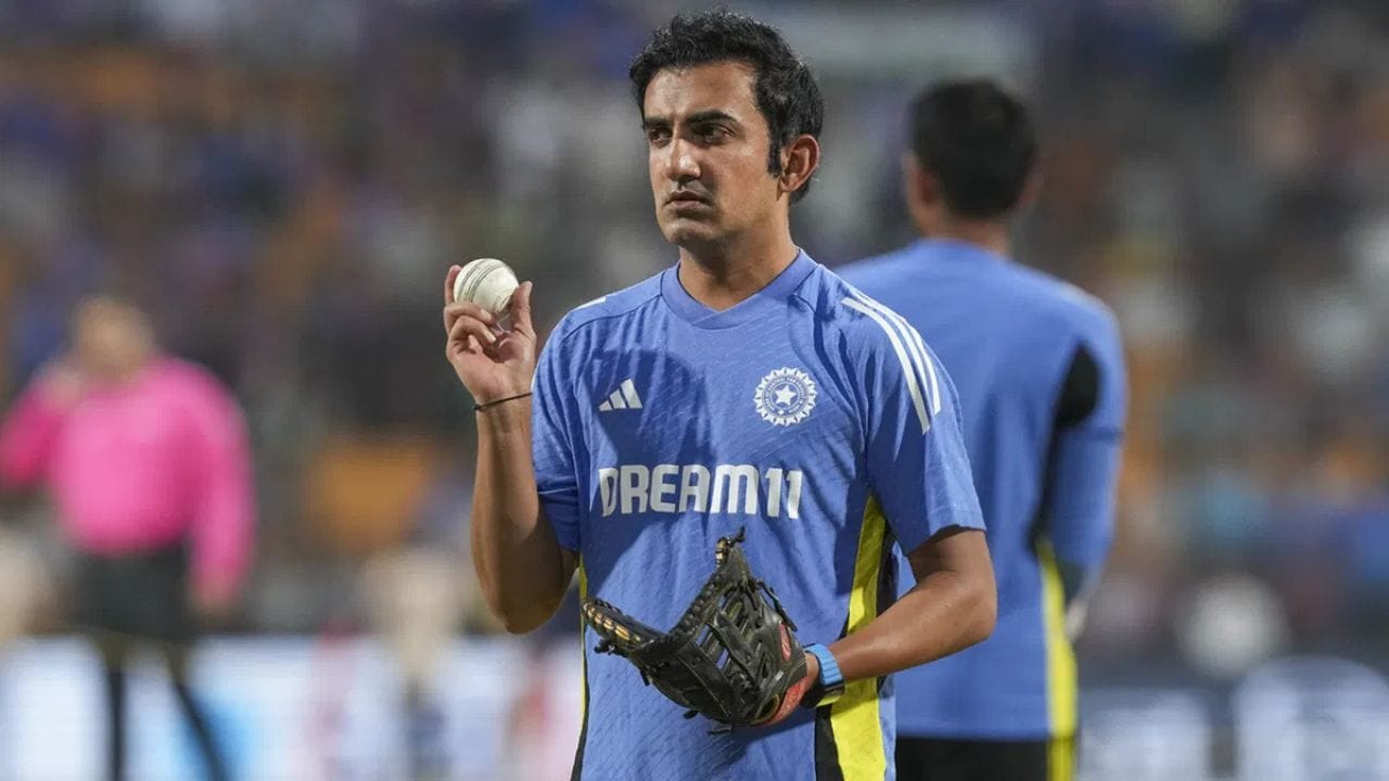 ખેલાડી તરીકે નિવૃત્તિ લીધા બાદ પણ ગૌતમ ગંભીરનો ભારતીય ક્રિકેટ સાથેનો સંબંધ તૂટ્યો નથી. તેણે કોચિંગ અને માર્ગદર્શન દ્વારા યુવા ખેલાડીઓને માર્ગદર્શન આપવાનું કાર્ય સંભાળ્યું છે. 2026 ના વર્લ્ડ કપમાં તે હેડ કોચ તરીકે ટીમ મેનેજમેન્ટનો મહત્વપૂર્ણ ભાગ બની રહ્યો છે, જે તેની અનુભવો અને દૃઢ નિશ્ચયનું પ્રતિબિંબ છે.